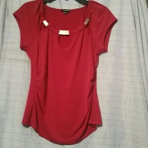 Gold metal necklace blouse